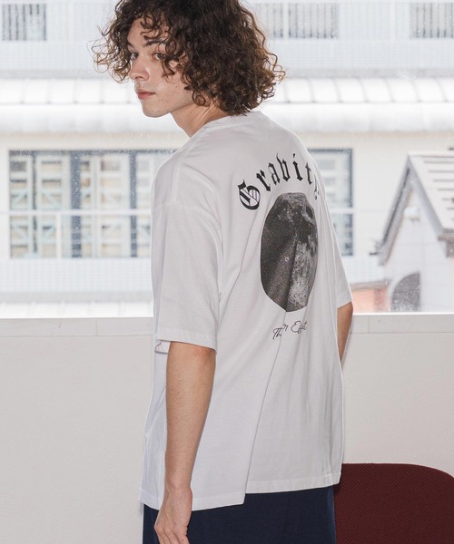 CAMBIO(カンビオ)の「mt9991- プリントT_Gravity Tシャツ(2502110MCB)(Tシャツ/カットソー・メンズ・ホワイト/ブラック/ブルー系その他・L/XL/S/M)」の4枚目の写真