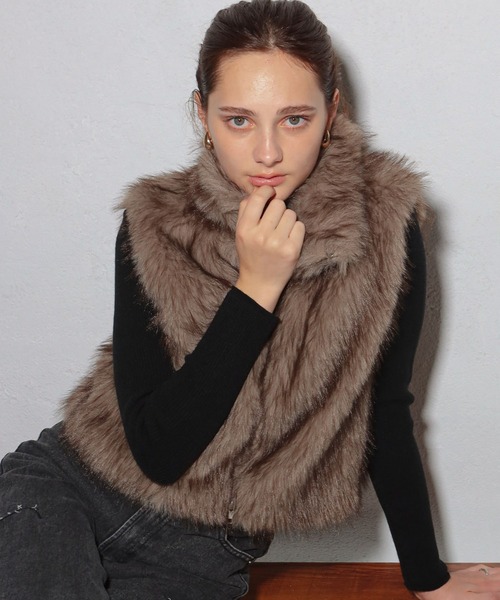 GLAMOROUS JANE（グラマラスジェーン）の「ダブルジップショート丈ファーベスト（ベスト・レディース・ベージュ/ブラウン/ライトベージュ/ライトブラウン/チャコールグレー・FREE）」の4枚目の写真