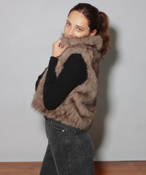 GLAMOROUS JANE（グラマラスジェーン）の「ダブルジップショート丈ファーベスト（ベスト・レディース・ベージュ/ブラウン/ライトベージュ/ライトブラウン/チャコールグレー・FREE）」の11枚目の写真