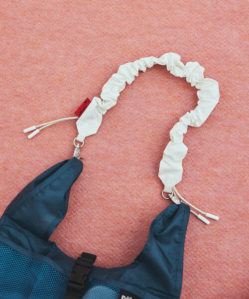 Topologie(トポロジー)の「Topologie/トポロジー Bungee Wrist Strap バンジーリストストラップ(ストラップ単体)(スマホグッズ・メンズ・ナチュラル/ブラック/サックスブルー・ONE SIZE)」の11枚目の写真