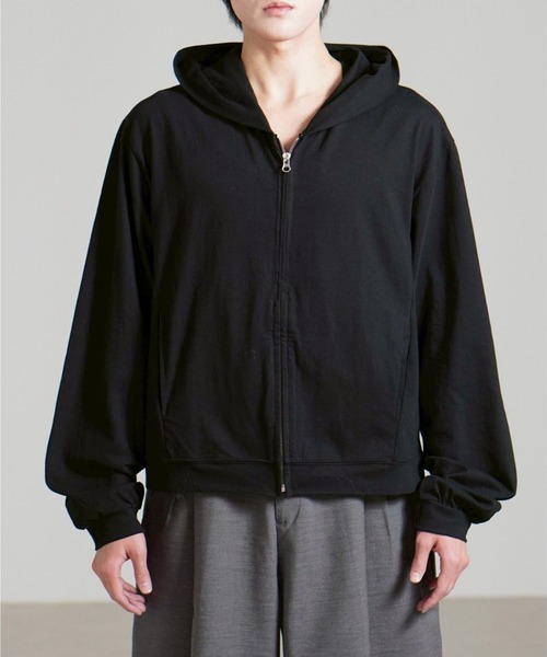 Chikashitsu +(チカシツプラス)の「【Chikashitsu +】light touch cropped hoodie / 【チカシツプラス】ライトタッチクロップドパーカー(パーカー・メンズ・ブラック/レッド/グレー・ONE SIZE)」の2枚目の写真