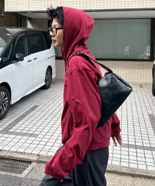 Chikashitsu +(チカシツプラス)の「【Chikashitsu +】light touch cropped hoodie / 【チカシツプラス】ライトタッチクロップドパーカー(パーカー・メンズ・ブラック/レッド/グレー・ONE SIZE)」の5枚目の写真