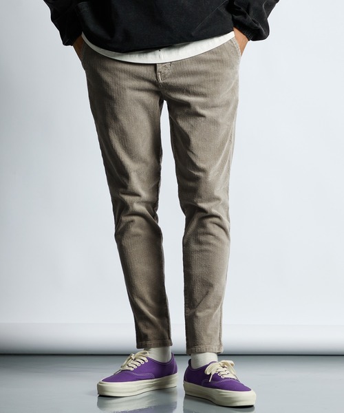 LANVIN en Bleu(ランバンオンブルー)の「ストレッチコーデュロイ スキニーパンツ(スラックス・メンズ・ライトグレー/ブラック/アイボリー・52/50/48/46)」の1枚目の写真