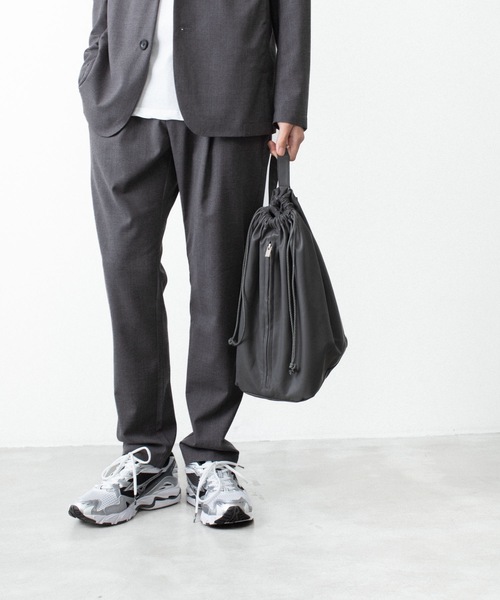 ATTACHMENT（アタッチメント）の「シンセティックレザー バケットバッグ / SYNTHETIC LEATHER BUCKET BAG（ショルダーバッグ・メンズ・ダークブラウン/ブラック/グレー・ONE SIZE）」の11枚目の写真