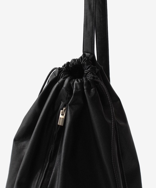 ATTACHMENT(アタッチメント)の「シンセティックレザー バケットバッグ / SYNTHETIC LEATHER BUCKET BAG(ショルダーバッグ・メンズ・ダークブラウン/ブラック/グレー・ONE SIZE)」の20枚目の写真