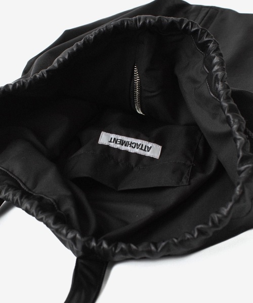 ATTACHMENT(アタッチメント)の「シンセティックレザー バケットバッグ / SYNTHETIC LEATHER BUCKET BAG(ショルダーバッグ・メンズ・ダークブラウン/ブラック/グレー・ONE SIZE)」の18枚目の写真