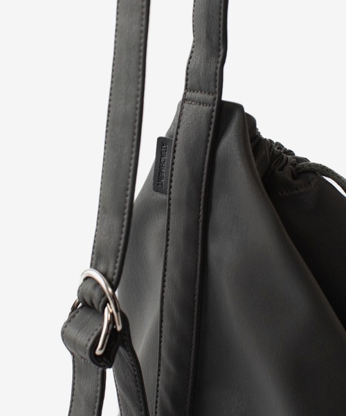ATTACHMENT(アタッチメント)の「シンセティックレザー バケットバッグ / SYNTHETIC LEATHER BUCKET BAG(ショルダーバッグ・メンズ・ダークブラウン/ブラック/グレー・ONE SIZE)」の14枚目の写真