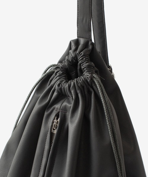 ATTACHMENT(アタッチメント)の「シンセティックレザー バケットバッグ / SYNTHETIC LEATHER BUCKET BAG(ショルダーバッグ・メンズ・ダークブラウン/ブラック/グレー・ONE SIZE)」の13枚目の写真