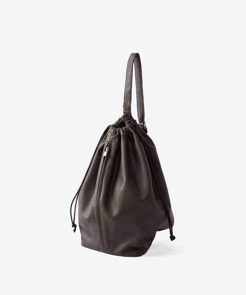 ATTACHMENT(アタッチメント)の「シンセティックレザー バケットバッグ / SYNTHETIC LEATHER BUCKET BAG(ショルダーバッグ・メンズ・ダークブラウン/ブラック/グレー・ONE SIZE)」の11枚目の写真