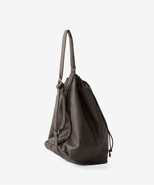 ATTACHMENT(アタッチメント)の「シンセティックレザー バケットバッグ / SYNTHETIC LEATHER BUCKET BAG(ショルダーバッグ・メンズ・ダークブラウン/ブラック/グレー・ONE SIZE)」の9枚目の写真