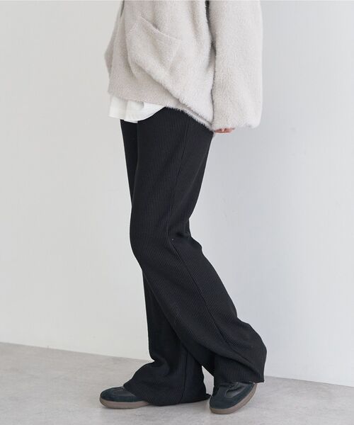 earth music&ecology（アースミュージックアンドエコロジー）の「【静電気防止】セルフカットテレコフレアパンツ（その他パンツ・レディース・ブラウン/ブラック/ライトベージュ・M/S）」の22枚目の写真