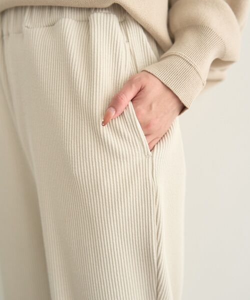 earth music&ecology（アースミュージックアンドエコロジー）の「【静電気防止】セルフカットテレコフレアパンツ（その他パンツ・レディース・ブラウン/ブラック/ライトベージュ・M/S）」の17枚目の写真