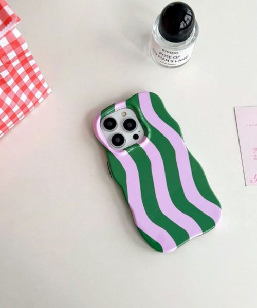 SANSeLF（サンセルフ）の「【SANSeLF】 ウェーブストライプiPhoneケース iPhoneカバー アイフォンケース sac25a021（スマホケース/カバー・レディース・レッド/ピンク/グリーン/ブルー・iPhone 17/iPhone 16/iPhone 15）」の6枚目の写真