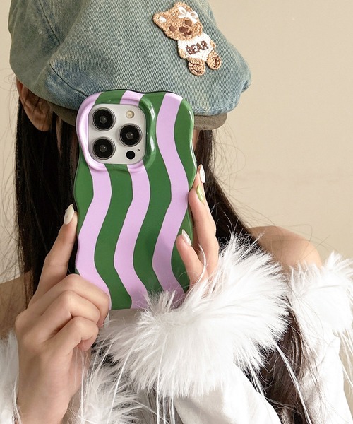 SANSeLF（サンセルフ）の「【SANSeLF】 ウェーブストライプiPhoneケース iPhoneカバー アイフォンケース sac25a021（スマホケース/カバー・レディース・レッド/ピンク/グリーン/ブルー・iPhone 17/iPhone 16/iPhone 15）」の11枚目の写真