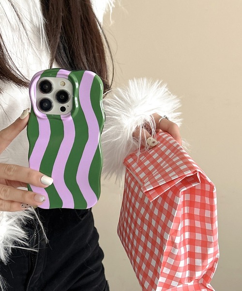 SANSeLF（サンセルフ）の「【SANSeLF】 ウェーブストライプiPhoneケース iPhoneカバー アイフォンケース sac25a021（スマホケース/カバー・レディース・レッド/ピンク/グリーン/ブルー・iPhone 17/iPhone 16/iPhone 15）」の12枚目の写真