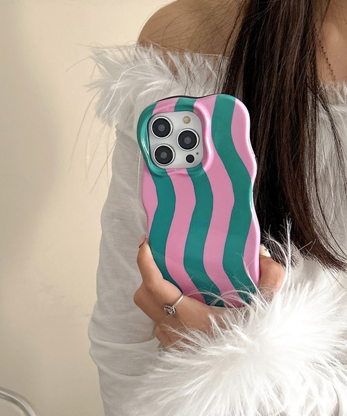 SANSeLF（サンセルフ）の「【SANSeLF】 ウェーブストライプiPhoneケース iPhoneカバー アイフォンケース sac25a021（スマホケース/カバー・レディース・レッド/ピンク/グリーン/ブルー・iPhone 17/iPhone 16/iPhone 15）」の13枚目の写真