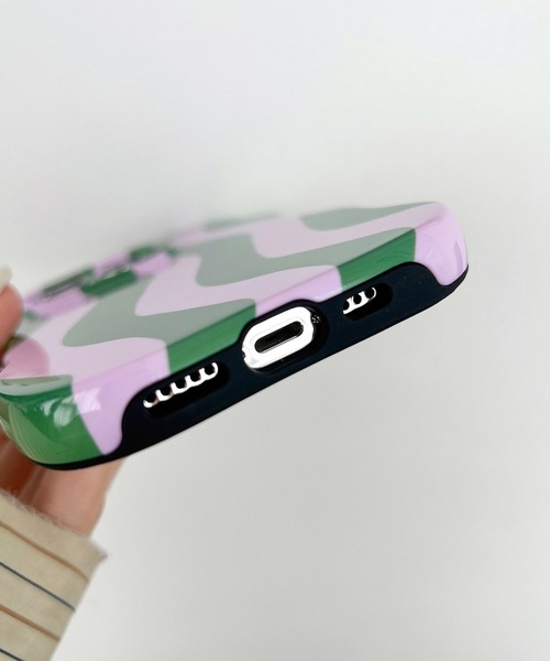 SANSeLF（サンセルフ）の「【SANSeLF】 ウェーブストライプiPhoneケース iPhoneカバー アイフォンケース sac25a021（スマホケース/カバー・レディース・レッド/ピンク/グリーン/ブルー・iPhone 17/iPhone 16/iPhone 15）」の15枚目の写真