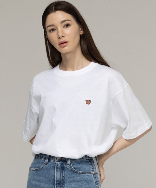 GRAVER（グレーバー）の「[UNISEX]スモールベアフェイススマイルバンファルティ_ホワイト（Tシャツ/カットソー・レディース・ホワイト・SMALL/MEDIUM/LARGE/X-LARGE）」の2枚目の写真