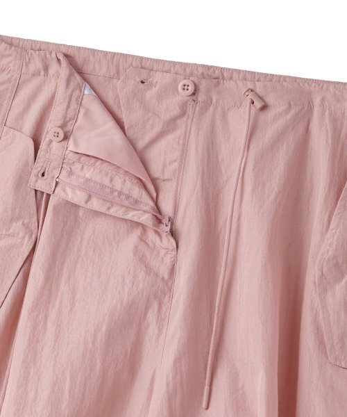 MUSINSA STANDARD WOMAN（ムシンサスタンダードウーマン）の「ウィメンズブライトナイロンパラシュートパンツ[ピンク]（その他パンツ・レディース・その他・30/24/26/28）」の3枚目の写真