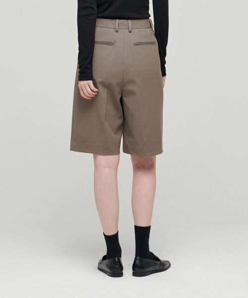 MUSINSA STANDARD WOMAN（ムシンサスタンダードウーマン）の「レディースワイドバミューダハーフスラックス[ダスティベージュ]（スラックス・レディース・その他・34/32/30/31/24/25/26/27/28/29）」の2枚目の写真