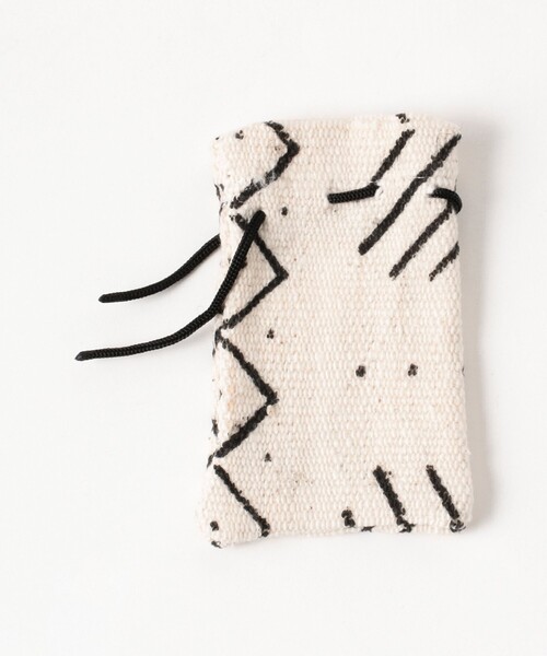 Adawat'n Tuareg(アダワットトゥアレグ)の「Adawat’n Tuareg / Zezi Tissght シグネットリング(ネックレス・メンズ・シルバー・MEDIUM)」の4枚目の写真