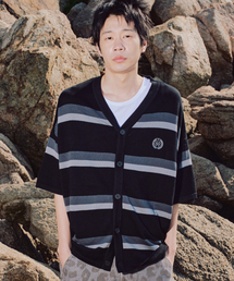 XTONZ（エクストーンズ）の「XTK144 プレッピーストライプ半袖ニットカーディガン (ブラック)（カーディガン/ボレロ）」