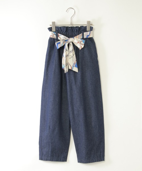 ikka(イッカ)の「スカーフベルト付きバレルデニムパンツ(デニムパンツ・キッズ・ブルー/ネイビー・130/140/150/160)」の1枚目の写真