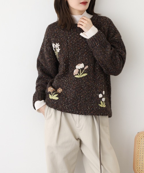 Emago(イマゴ)の「EMAGO チェック編みとお花刺繍プルオーバー(ニット/セーター・レディース・アイボリー/ブラック/マスタード・FREE)」の4枚目の写真