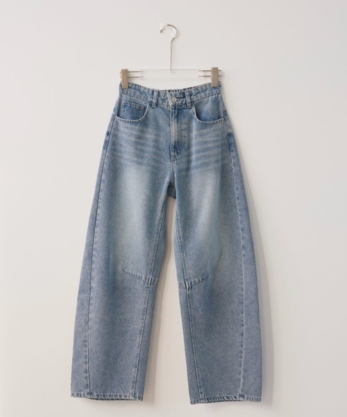 AIC.（エーアイシー）の「カーブダーツレッグデニムパンツ（デニムパンツ・レディース・ブルー・FREE）」の2枚目の写真
