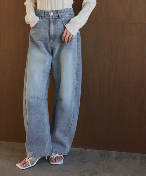 AIC.（エーアイシー）の「カーブダーツレッグデニムパンツ（デニムパンツ・レディース・ブルー・FREE）」の3枚目の写真