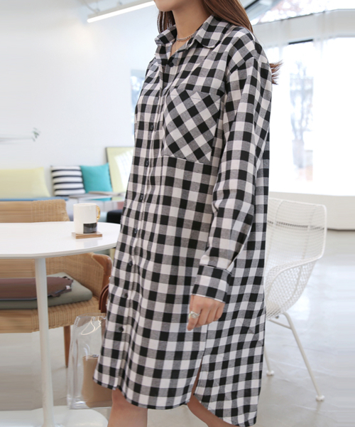 BBAEBBAE(ペッペ)の「ルーズフィットチェックロングワンピース型南方(シャツ/ブラウス・レディース・ブラック・SMALL/MEDIUM)」の3枚目の写真