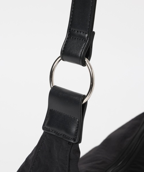 RAGEBLUE（レイジブルー）の「2Way Synthetic Leather Round Shoulder hand bag /タックラウンドショルダーハンドバッグ（ショルダーバッグ・メンズ・ブラック系その他/ブラウン系その他/ブラック系その他2/ベージュ・FREE）」の11枚目の写真