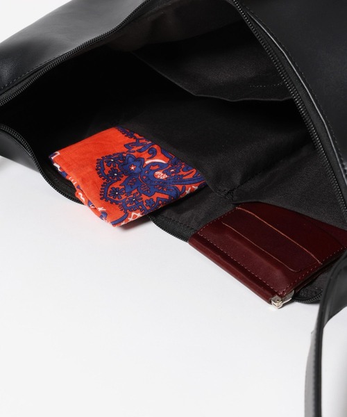 RAGEBLUE（レイジブルー）の「2Way Synthetic Leather Round Shoulder hand bag /タックラウンドショルダーハンドバッグ（ショルダーバッグ・メンズ・ブラック系その他/ブラウン系その他/ブラック系その他2/ベージュ・FREE）」の21枚目の写真