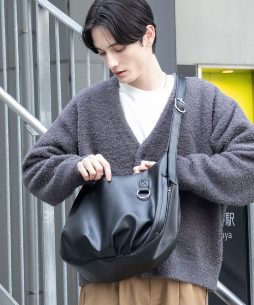 Synthetic Leather Round Shoulder Bag /タックラウンドショルダー