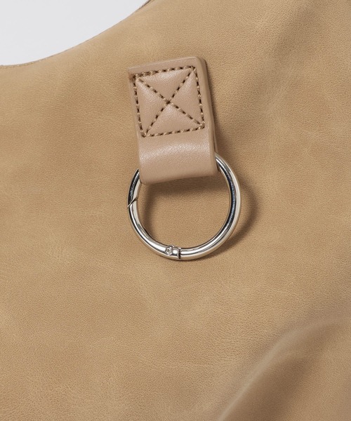 RAGEBLUE（レイジブルー）の「2Way Synthetic Leather Round Shoulder hand bag /タックラウンドショルダーハンドバッグ（ショルダーバッグ・メンズ・ブラック系その他/ブラウン系その他/ブラック系その他2/ベージュ・FREE）」の8枚目の写真
