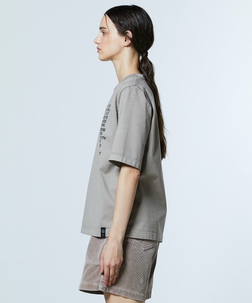 DOUBLE STANDARD CLOTHING(ダブルスタンダードクロージング)の「フラワーバックプリント ヴィンテージTシャツ(Tシャツ/カットソー・レディース・ベージュ・FREE)」の2枚目の写真