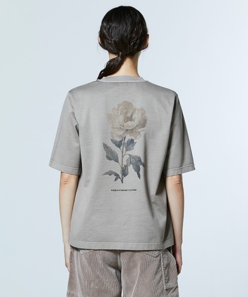 DOUBLE STANDARD CLOTHING(ダブルスタンダードクロージング)の「フラワーバックプリント ヴィンテージTシャツ(Tシャツ/カットソー・レディース・ベージュ・FREE)」の3枚目の写真
