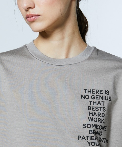 DOUBLE STANDARD CLOTHING(ダブルスタンダードクロージング)の「フラワーバックプリント ヴィンテージTシャツ(Tシャツ/カットソー・レディース・ベージュ・FREE)」の4枚目の写真