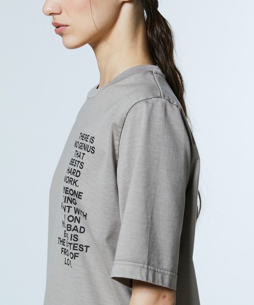 DOUBLE STANDARD CLOTHING(ダブルスタンダードクロージング)の「フラワーバックプリント ヴィンテージTシャツ(Tシャツ/カットソー・レディース・ベージュ・FREE)」の6枚目の写真