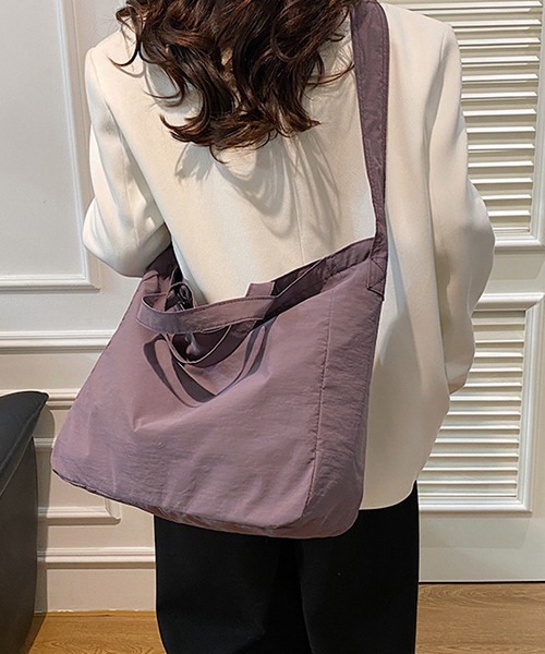 TONE SELECT GOODS(トーンセレクトグッズ)の「urbanfemine./大人カジュアル 大容量 軽量 2way ショルダーバッグ U7603(ショルダーバッグ・レディース・カーキ/ブラック/イエロー/パープル・FREE)」の3枚目の写真