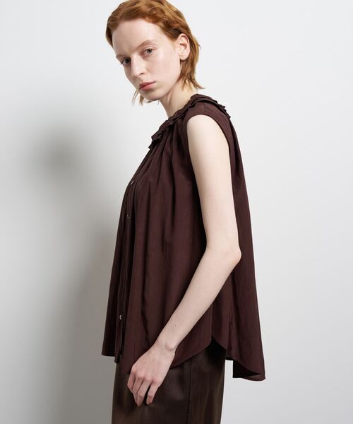 LANVIN en Bleu（ランバンオンブルー）の「トリアセローンノースリフリルブラウス（シャツ/ブラウス・レディース・オフホワイト/ブラック/ボルドー・38）」の8枚目の写真