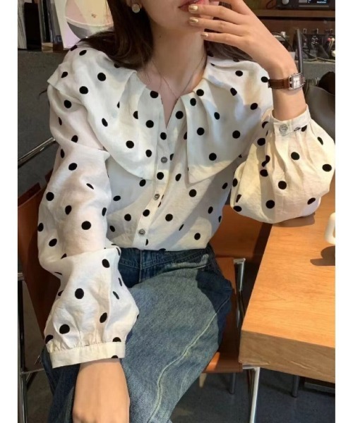 Ritzy(リッツィー)の「フリルカラー ドット柄ブラウス(シャツ/ブラウス・レディース・ベージュ・M/L/S)」の2枚目の写真