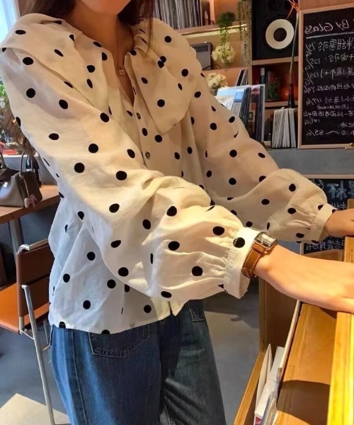Ritzy(リッツィー)の「フリルカラー ドット柄ブラウス(シャツ/ブラウス・レディース・ベージュ・M/L/S)」の3枚目の写真