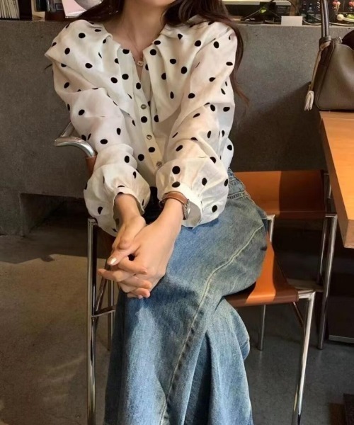 Ritzy(リッツィー)の「フリルカラー ドット柄ブラウス(シャツ/ブラウス・レディース・ベージュ・M/L/S)」の5枚目の写真
