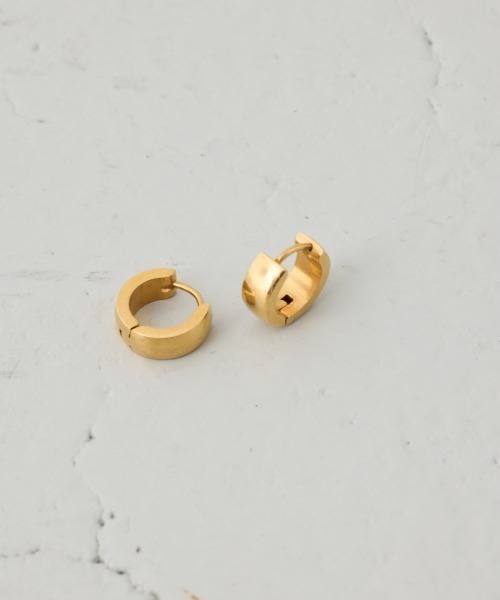 AZUL by moussy(アズールバイマウジー)の「ステンレスメタルプチフープピアス(ピアス(両耳用)・レディース・ゴールド/シルバー・FREE)」の1枚目の写真