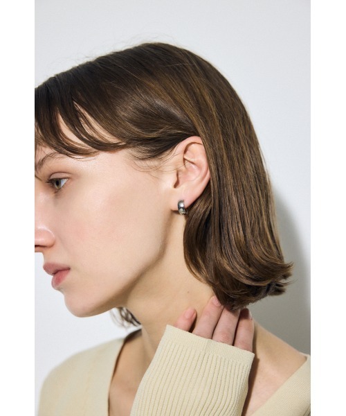 AZUL by moussy(アズールバイマウジー)の「ステンレスメタルプチフープピアス(ピアス(両耳用)・レディース・ゴールド/シルバー・FREE)」の3枚目の写真