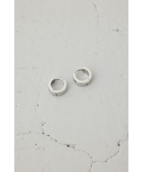 AZUL by moussy(アズールバイマウジー)の「ステンレスメタルプチフープピアス(ピアス(両耳用)・レディース・ゴールド/シルバー・FREE)」の4枚目の写真