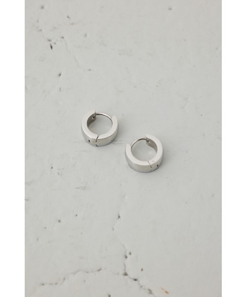 AZUL by moussy(アズールバイマウジー)の「ステンレスメタルプチフープピアス(ピアス(両耳用)・レディース・ゴールド/シルバー・FREE)」の5枚目の写真