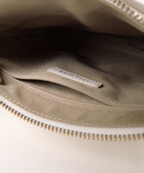 COLE HAAN（コールハーン）の「エミリー レザー クロスボディ womens（ショルダーバッグ・レディース・ホワイト・OSFA）」の7枚目の写真