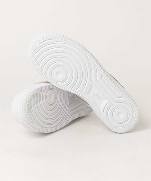 NIKE(ナイキ)の「WMNS AIR FORCE 1 `07 NN(スニーカー・レディース・ホワイト系その他・23.0cm/23.5cm/24.0cm/24.5cm/25.0cm/22.5cm)」の3枚目の写真